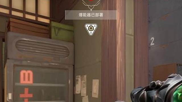 队友：这人在装什么？