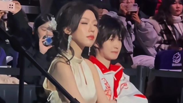 唯一把KPL解说感动哭的选手生日大概也只有一诺了吧，挑杯天云一诺坐在台下十分撼动