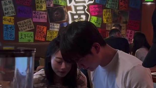 沉迷游戏的可爱小猪