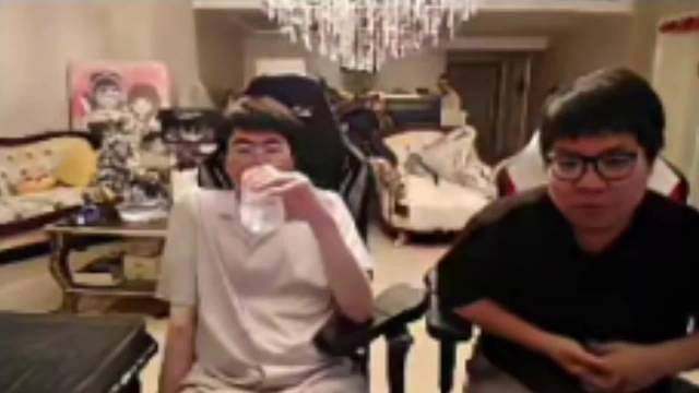 姿态说从现在这个时候开始玩具队基本上都被淘汰了，所以先锋赛从现在才正式开始，接下来最玩具的应该就是今