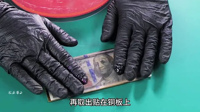 男人竟纯手工制作出一款高端的皮夹，这手艺实在太牛了