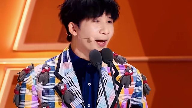 大张伟颁奖真要笑死我