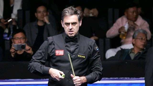 超越147！今天的首局，奥沙利文凭借自由球上手，清掉16红14黑2粉，轰出单杆153分，完成这项运动