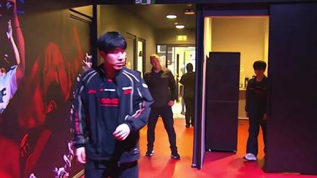 锐评 jdg 3-0 横扫 loud 第一局， 本届全球先锋赛太难看了！英雄联盟成了纯对线游戏！