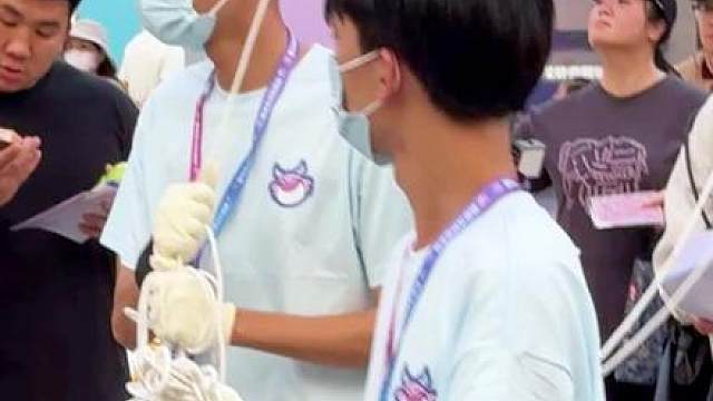 胖胖龙号，起飞