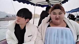 月色倒映在西湖