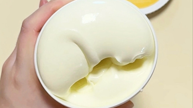 戳一个椰果奶冻