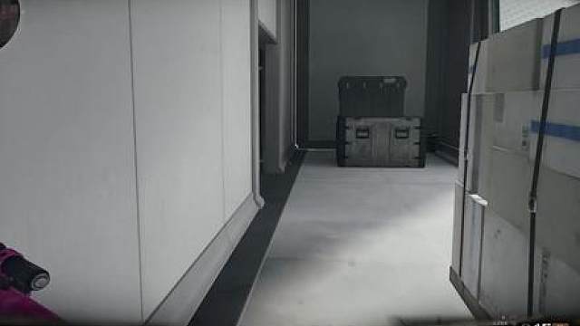 表面平静，内心早已荒芜。