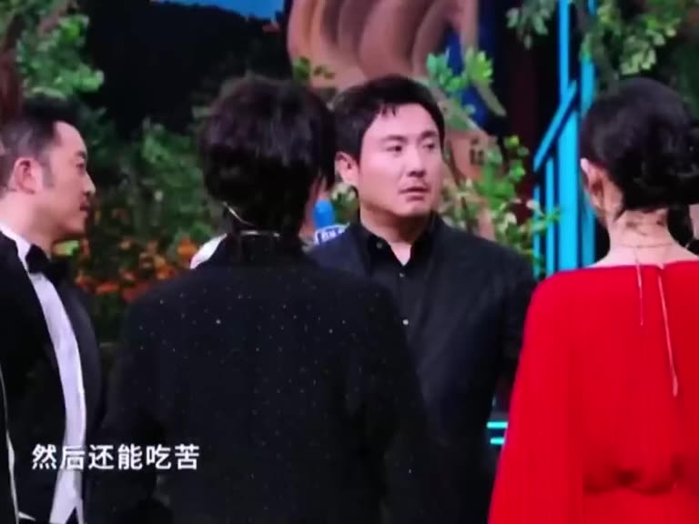 宋亚轩成功把自己卷出团队，笑麻了