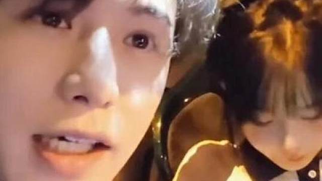 我这样的爸爸还不好啊，又有钱妈妈又多！