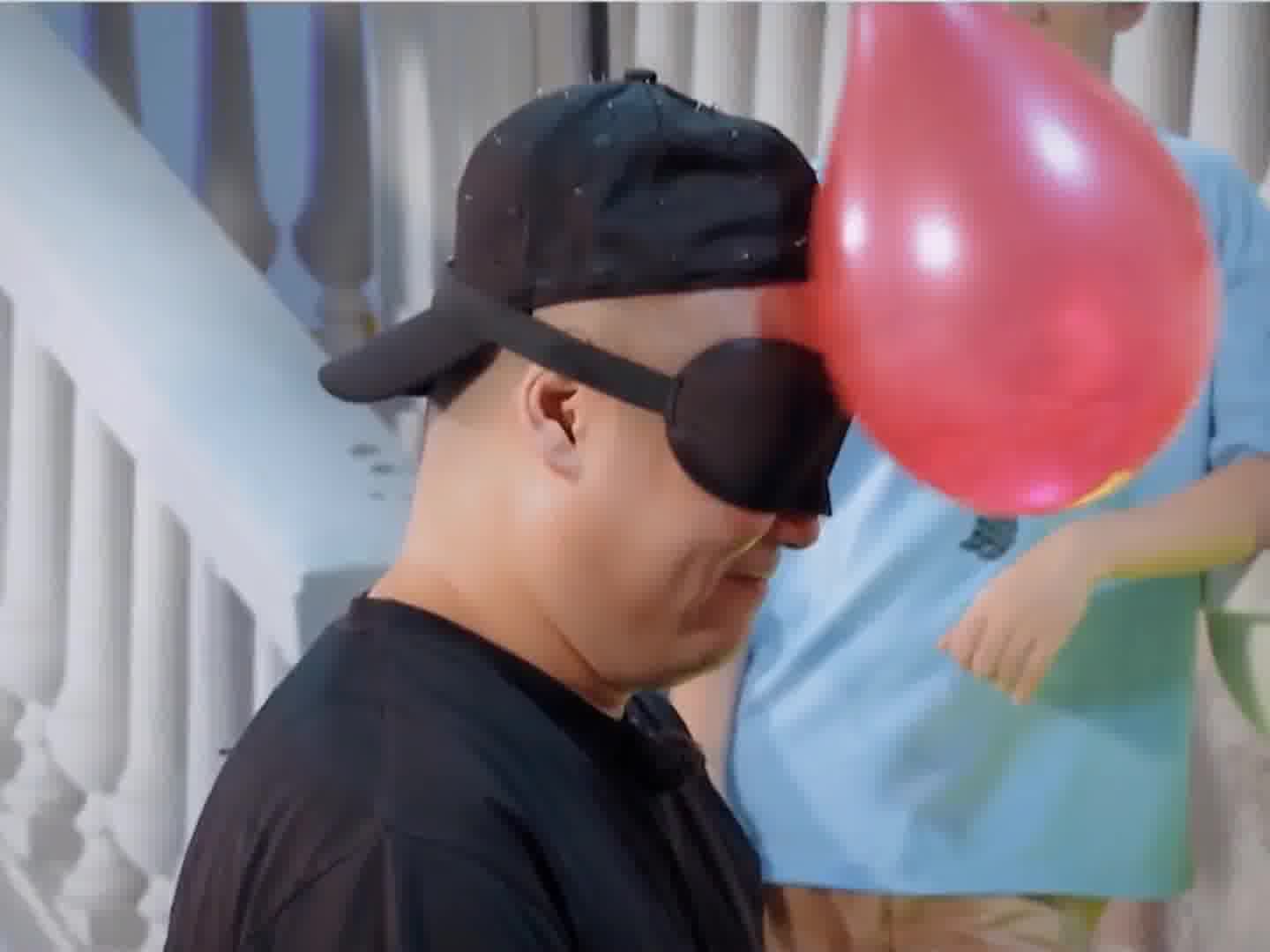 我玩这种蒙眼游戏玩不了明知道就算打到了也不是特别痛