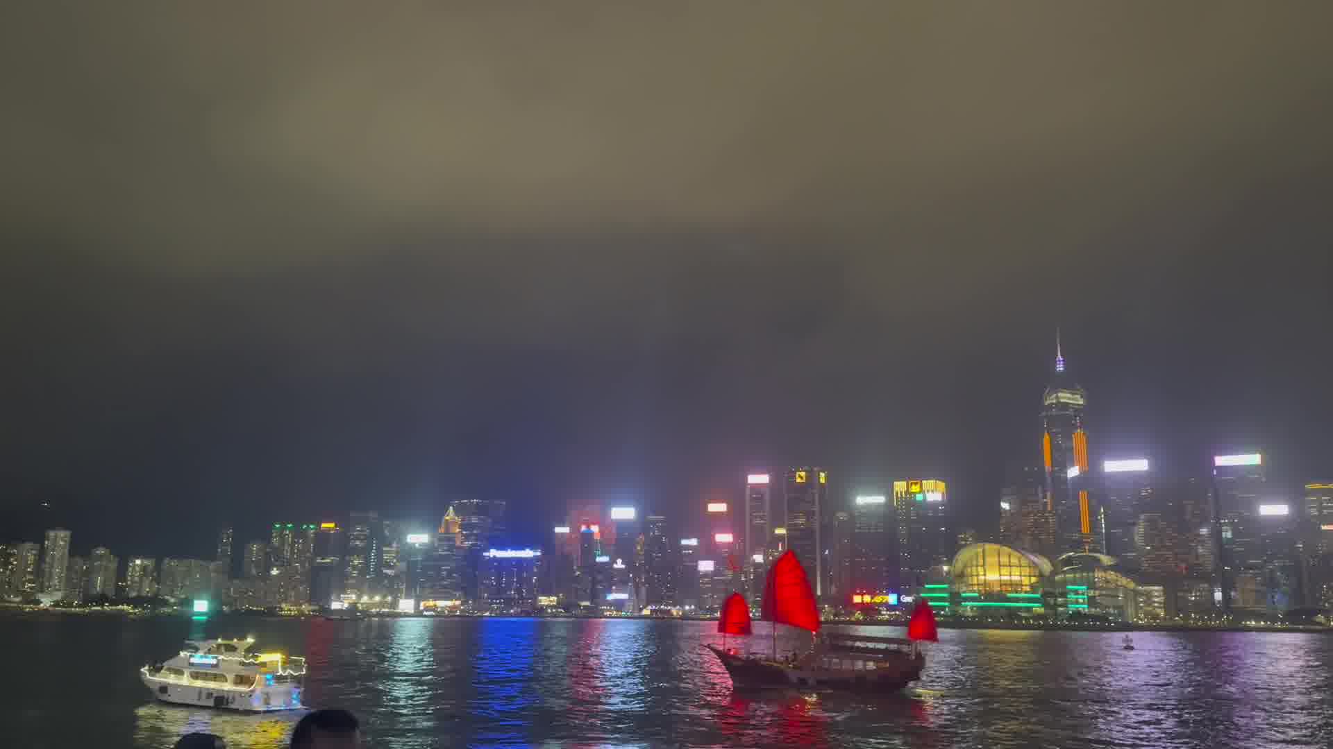 虎牙新人报到！
用歌声治愈一切，路过的家人留个脚印