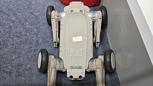 四足机器人、特种机器狗。