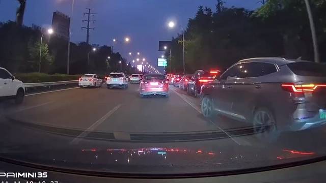 还打王者呢 人都跑了