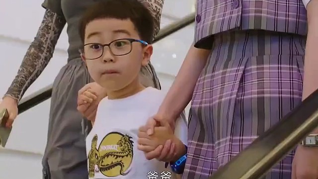 妻子逛街撞见丈夫和初恋在一起，不内耗果断选择和丈夫离婚。