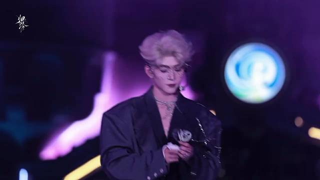 郑州方特浅金发造型 氛围感舞台直接封神