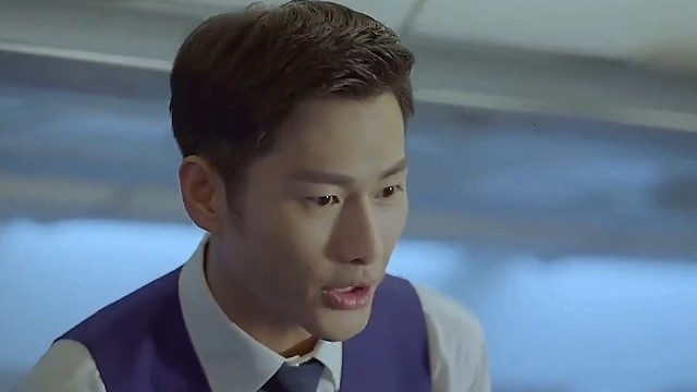 空姐免费给女孩升舱，不料董事长知道后竟是这态度