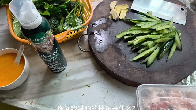 用宏观稀释痛苦，用微观感知幸福。