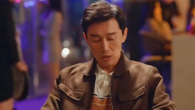 林深见鹿 身边有个土豪朋友那不得使劲造呀