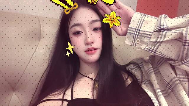 遇见你不容易，你也别想推开我，给不了你太多感动，但我能陪你很久，你是今天，也是今后的每一天