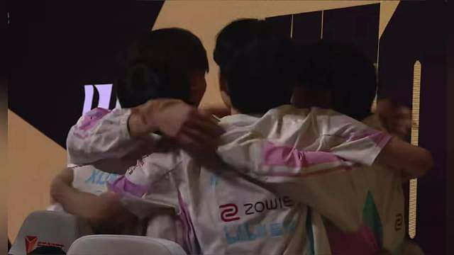 BLG夺冠！！！我们是冠军！！！

Xun关键性抢大龙！！Bin哥没骗人，从第一局c到最后，绝对是世