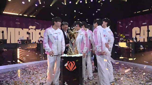 捧杯吧！我们是冠军

LPL时隔1037天获得国际赛冠军！Bin毫无疑问的世一上

 ​​​  ​​