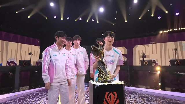 捧杯啦！恭喜Viper选手达成先锋赛连冠成就
二赛段再见！  ​​​