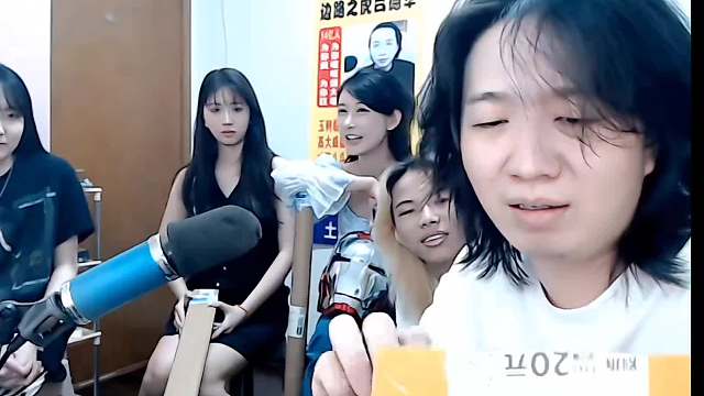 逆天狂魔哥在德华生日送上斐济特产的杯子吓坏华创女主播