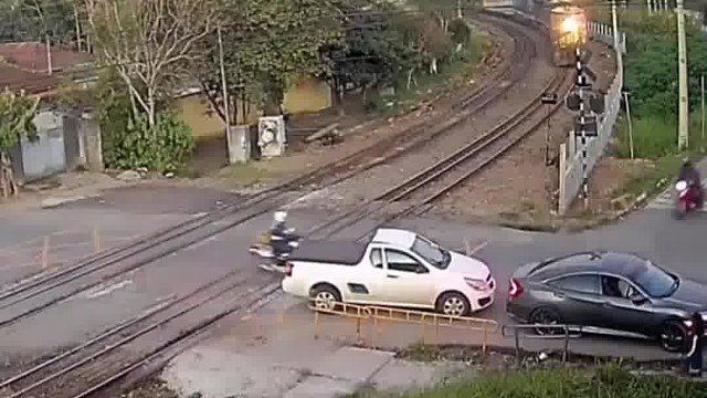 这火车要赔小车多少钱