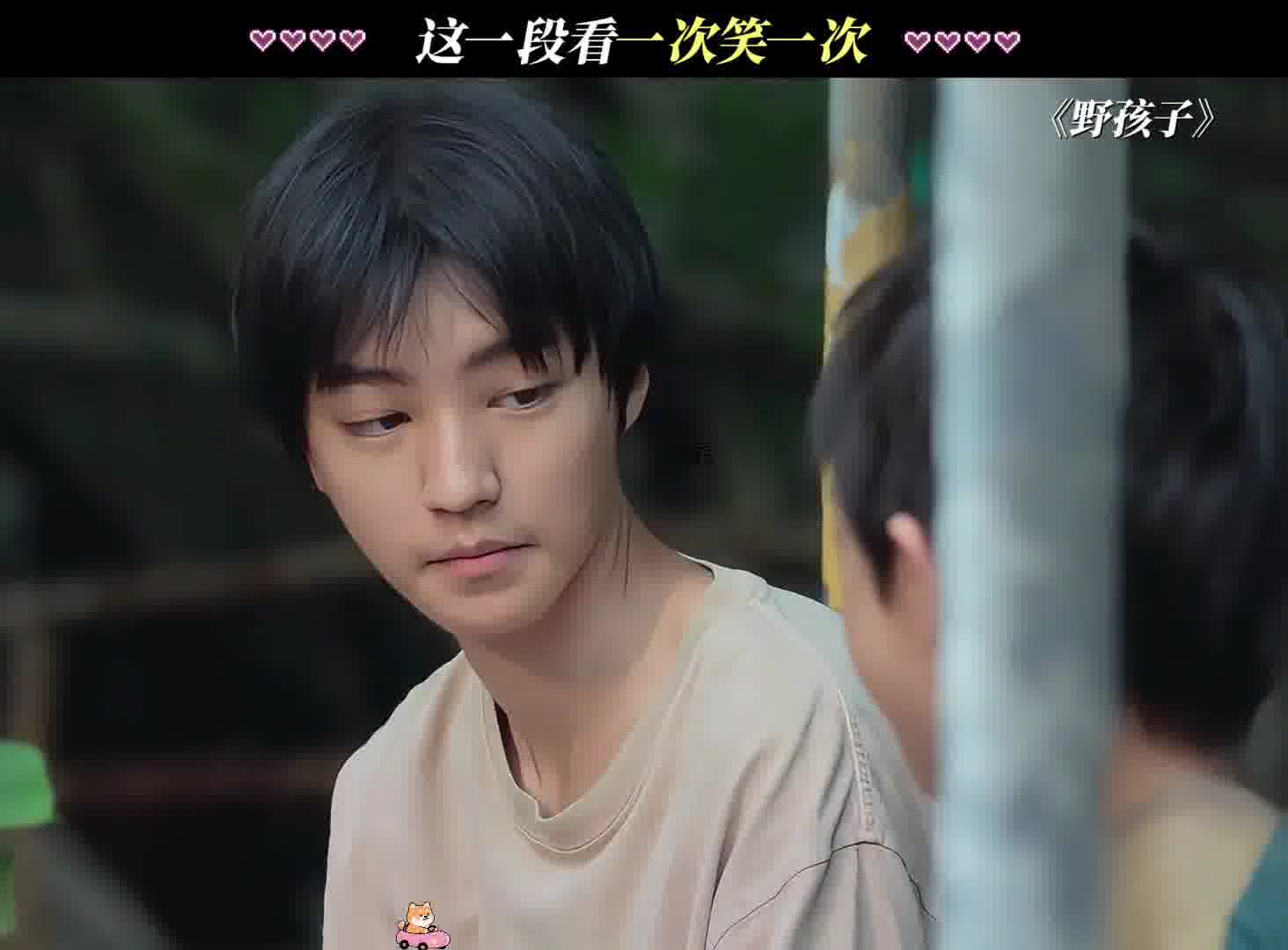 弟弟给哥哥吃“进口食品”