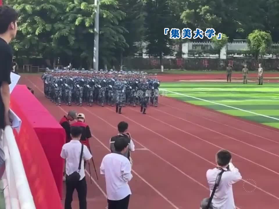 高校军训分列式天花板，高校军训MVP结算画面