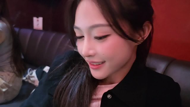 【小小小酷哥】乔鹿鹿展示香舌并爆料AA试过，这画面是男的都顶不住
