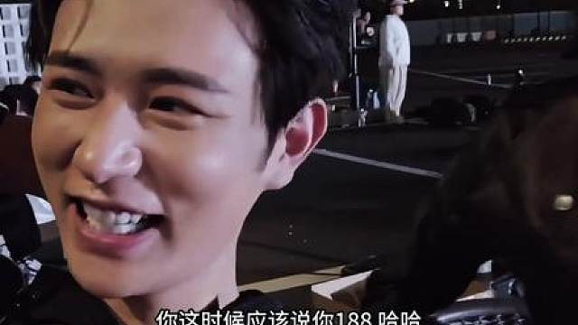 童锦程遇到超会聊天的妹子，几句话就让童的形象，直接高大了