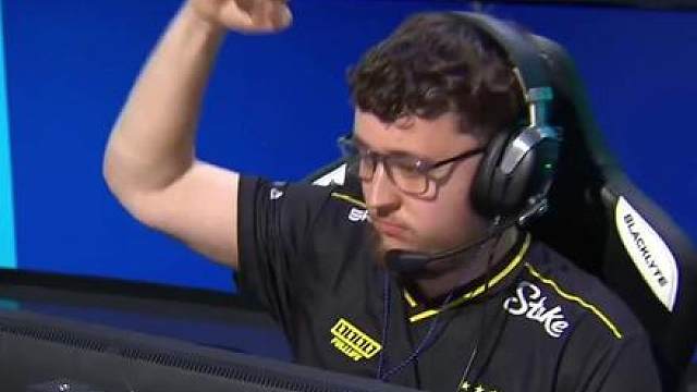 zywoo载物世界级1v5 能够预定年度最佳名场面的操作