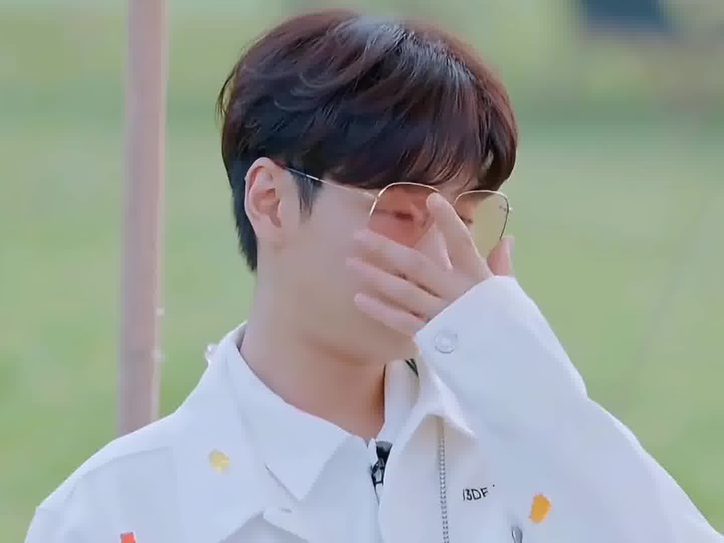 孟子义对好朋友的定义是一起睡觉，汪苏泷问男性好朋友有哪些～