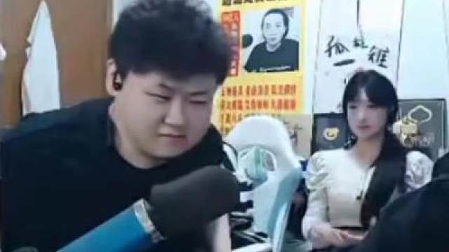 昨晚小胖子忍无可忍，无需再忍，直接狠狠扇德华的脸