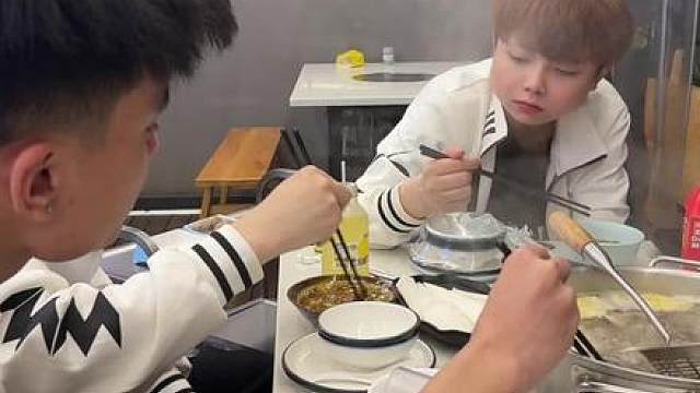 原谅你了，老9回去处理事情了。