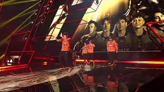 “康哥 我们真的要做这个雷霆动作吗？”