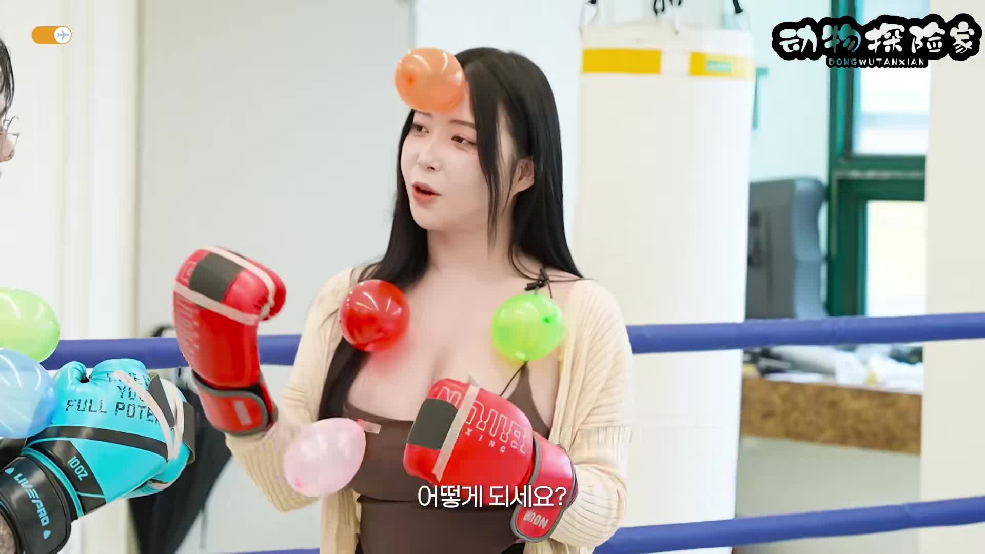 一记直拳打掉了小帅身上的气球