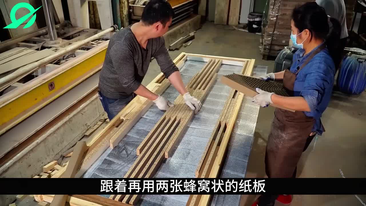 工厂内从无到有制作一扇扇室内木门的全过程
