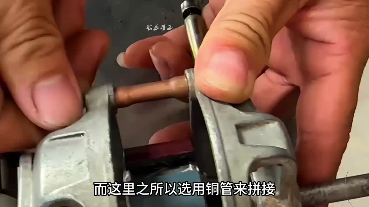 小伙竟然将废旧风扇起死回生不插电就可以转动起来