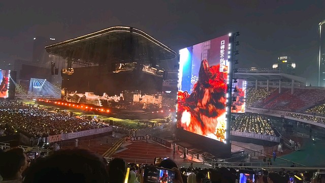 薛之谦“万兽之王”演唱会第一首《狐狸》