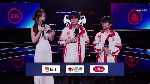长生：我相信我的好闺蜜流浪，加油
钟意：谁都行吧！反正谁上来，肯定想着复仇嘛，复仇之战才是最爽的

