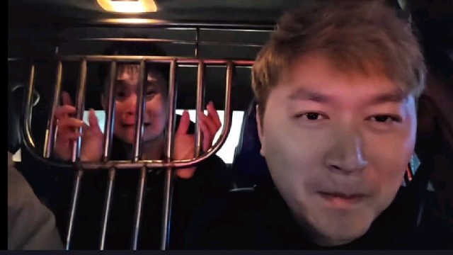 【小小小酷哥】好家伙，虎子一哭，出租车成铁窗泪了！