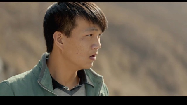 当男人遇到斧头帮抢劫，把降维打击展现的淋漓尽致.#影视精典#