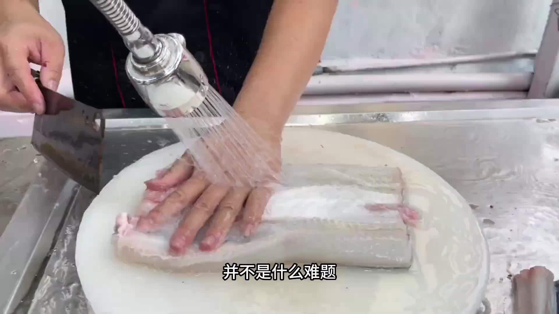 把白海鳗做成刺身，那浓郁的鲜香，真的刷新了我们的认知。