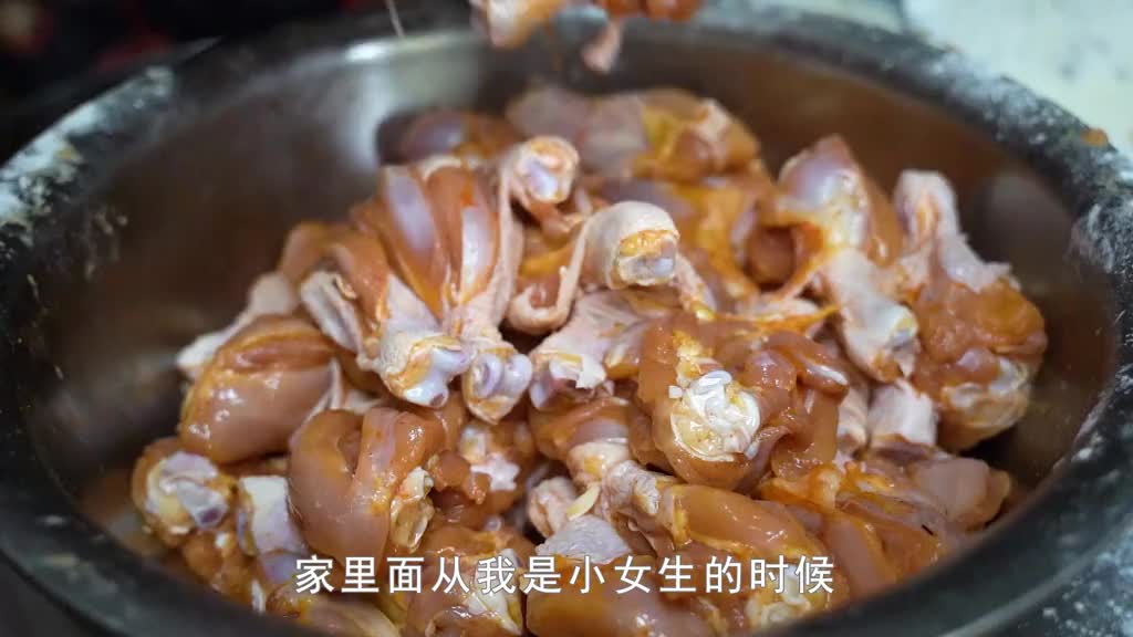 厦门炸鸡腿大户，1个小吃带富两代人，4口锅1天炸2000个鸡腿