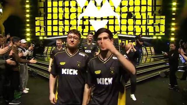 十六连胜不败记录！黄蜂再次问鼎巅峰！车主抢走火仔的MVP！ 车主ROPZ闪耀决赛舞台！