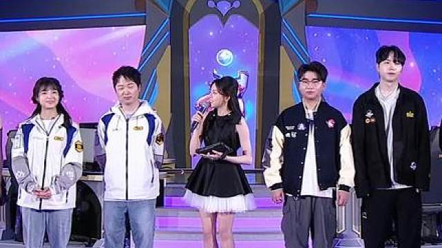 欢迎进入 “诸神的领域” ，今晚19:00，锁定各大直播平台观看，“神”的表演。