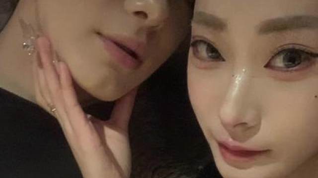 约到一位长得像迪迦的女孩子